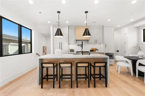 $3,500,000 | 305-5 Fernleaf Avenue, Corona del Mar, CA 92625