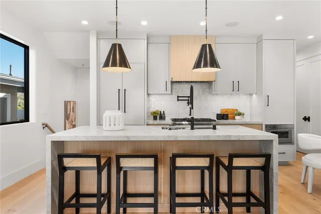 $3,500,000 | 305-5 Fernleaf Avenue, Corona del Mar, CA 92625