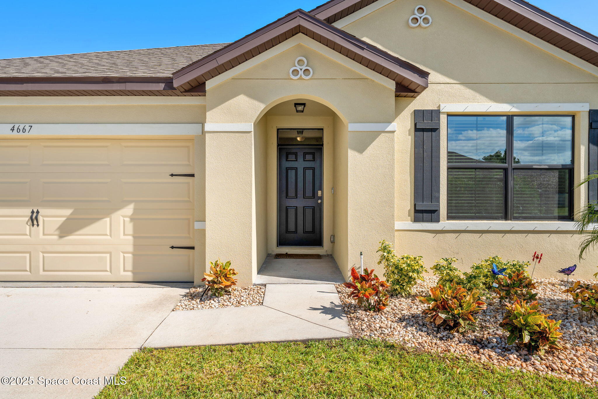 4667 Magenta Isles Drive Melbourne, FL 32904 - Photo 20 of 29 a front view of a house