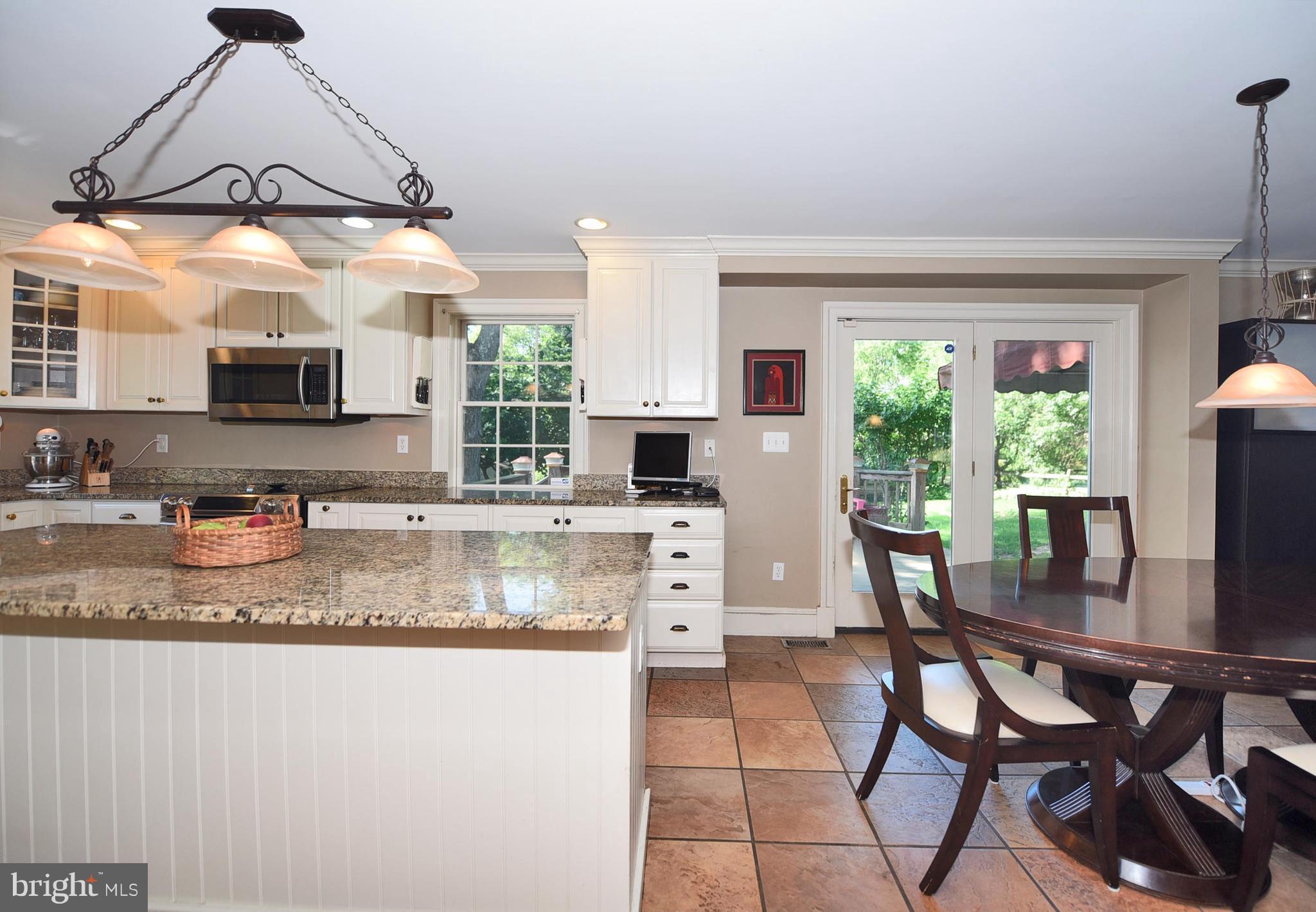 806 Stoneleigh Road Baltimore, MD 21212 - Photo 11 of 29 Kitchen with Eat-In