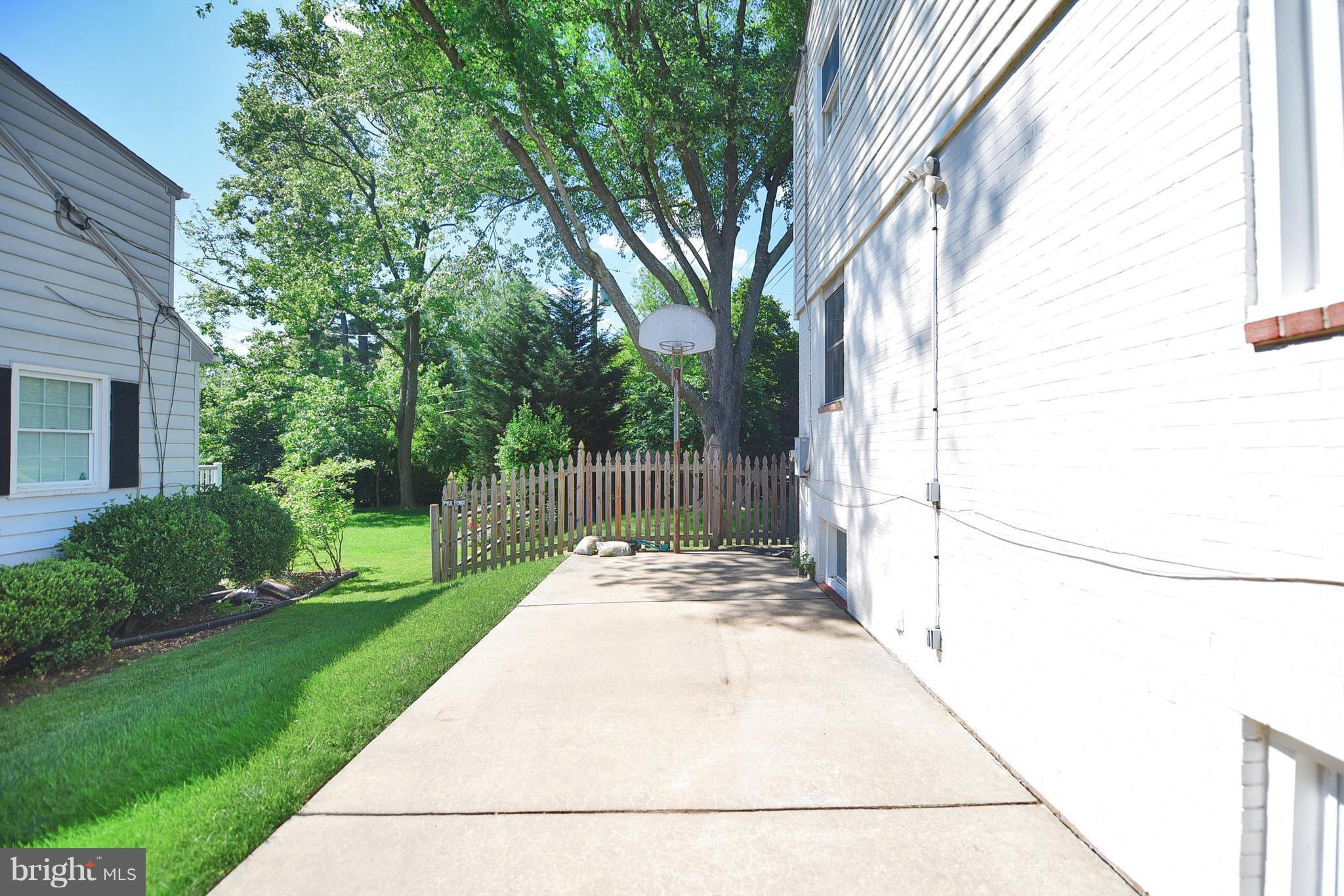 806 Stoneleigh Road Baltimore, MD 21212 - Photo 29 of 29 Extended Driveway