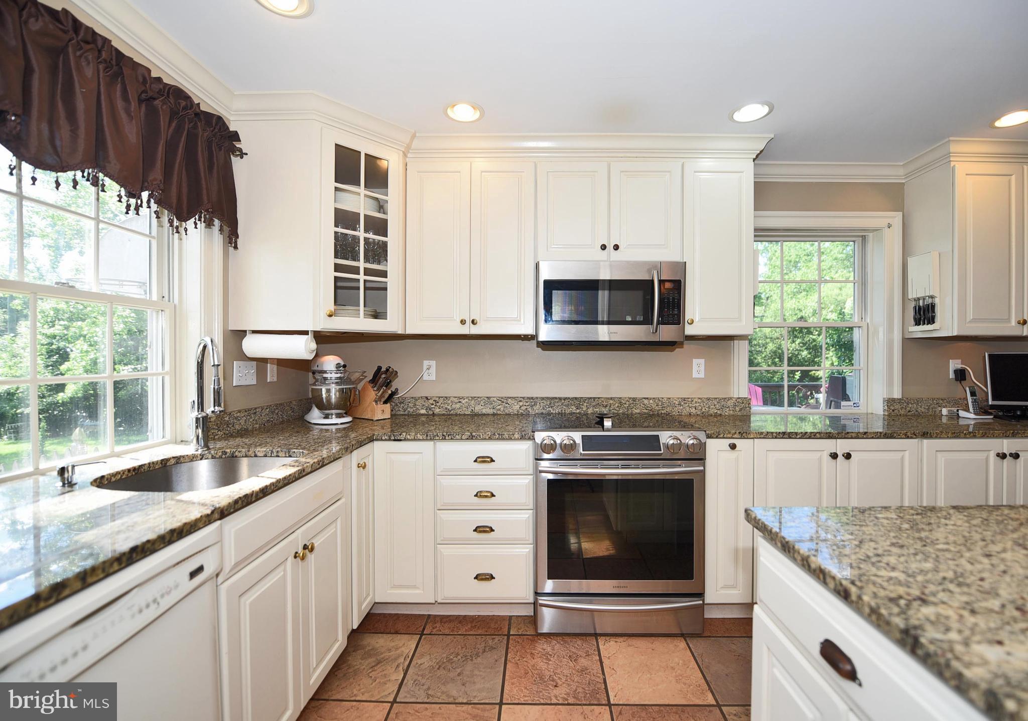 806 Stoneleigh Road Baltimore, MD 21212 - Photo 8 of 29 Kitchen