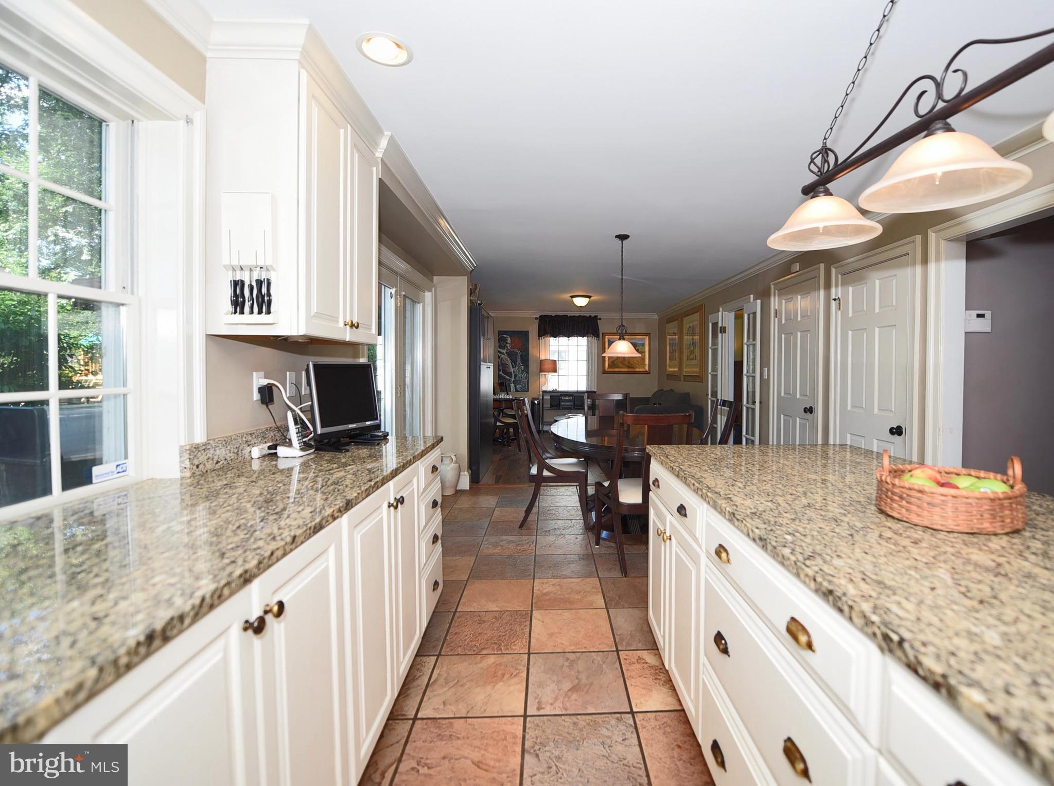 806 Stoneleigh Road Baltimore, MD 21212 - Photo 10 of 29 Kitchen Open to Family Room
