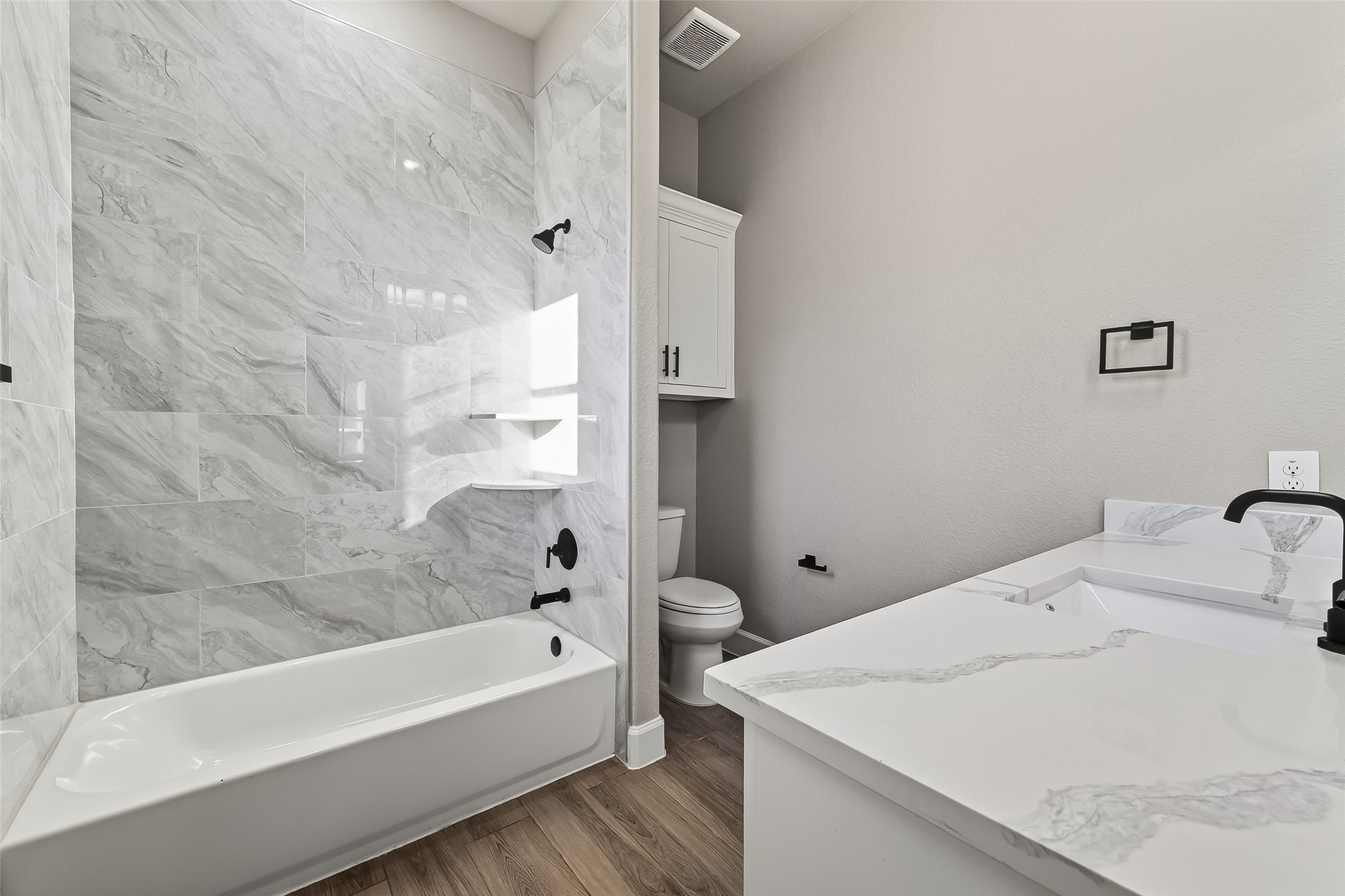 350 Lakeland Circle Rosharon, TX 77583 - Photo 33 of 49 a bathroom with a bathtub and a toilet