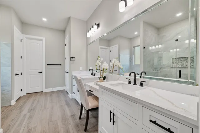 $699,000 | 350 Lakeland Circle, Rosharon, TX 77583