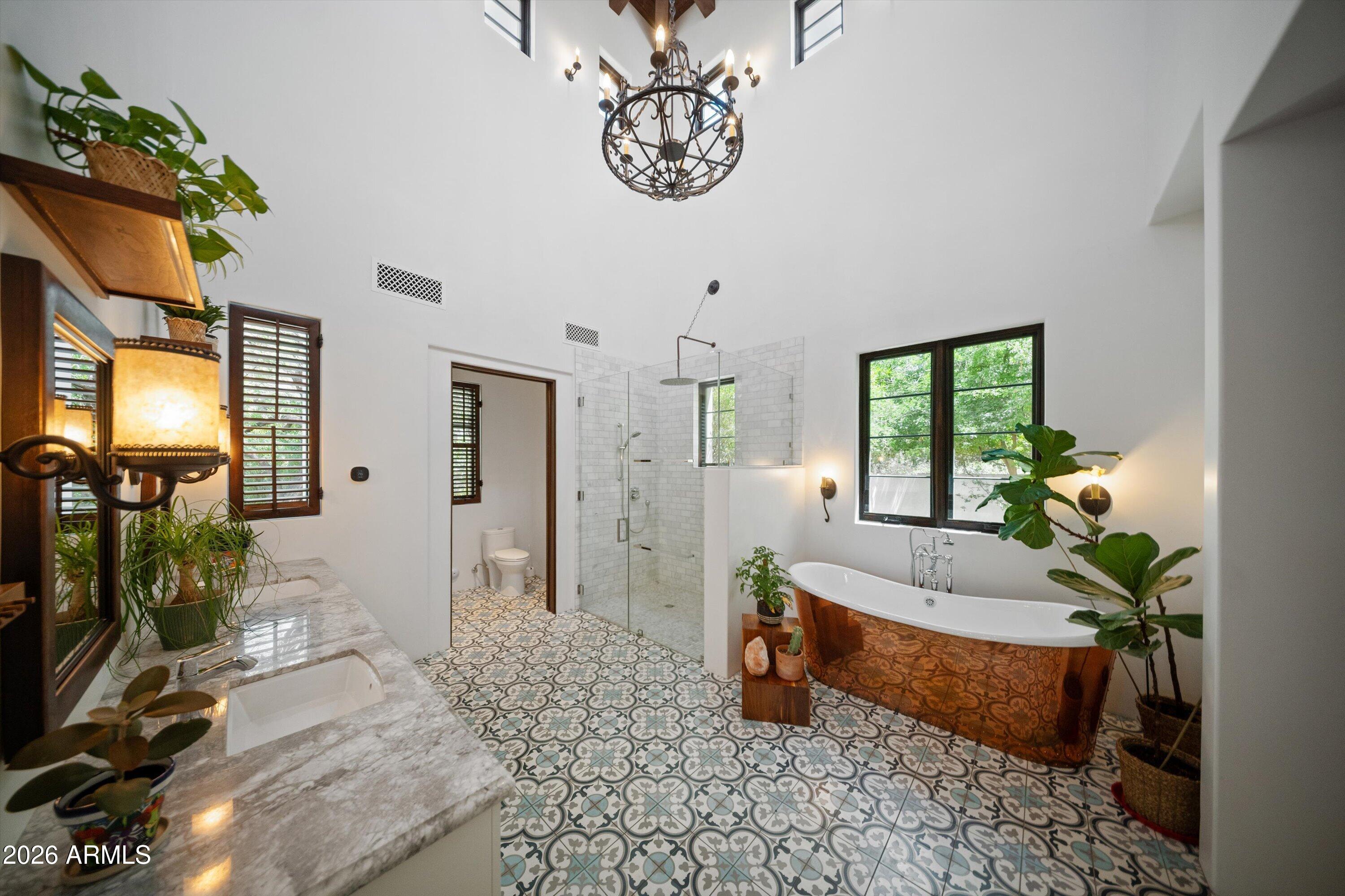 5434 East Camel Hill Road Phoenix, AZ 85018 - Photo 51 of 147 051-Primary Bathroom
