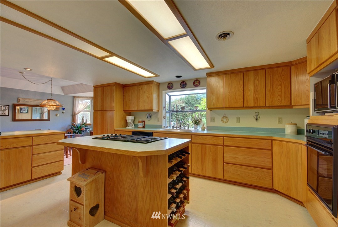 1759 North Fawn Drop Road Oak Harbor, WA 98277 - Photo 4 of 15 Gallery Image 4