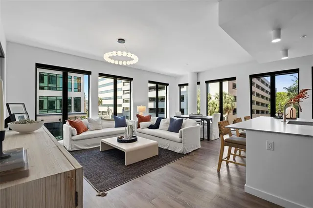 $6,667 | 1991 Main Street, Unit LINKS B1 PH, Sarasota, FL 34236