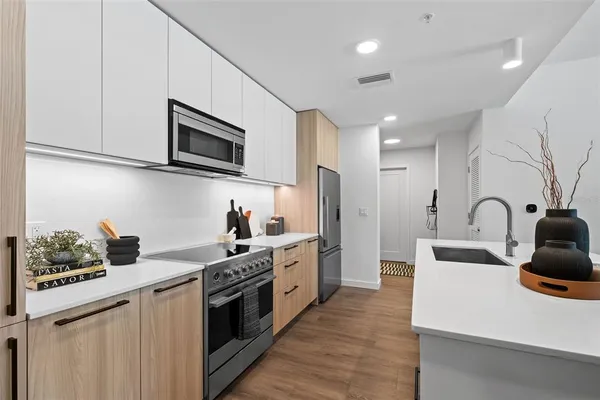 $6,483 | 1991 Main Street, Unit LINKS B2 PH, Sarasota, FL 34236