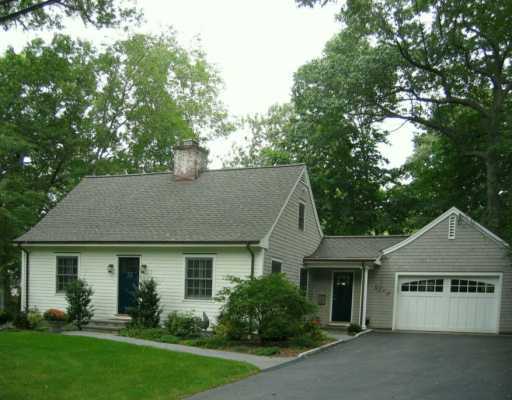 a view of a yard in front of house