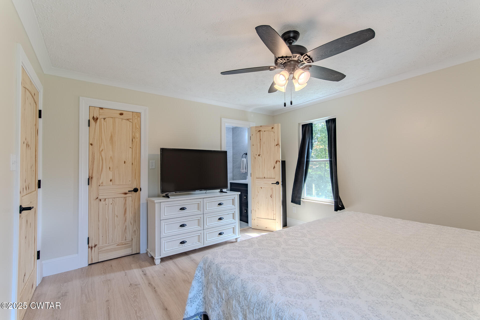 1000 Verles King Road Medon, TN 38356 - Photo 14 of 34 a living room with flat screen tv and a ceiling fan