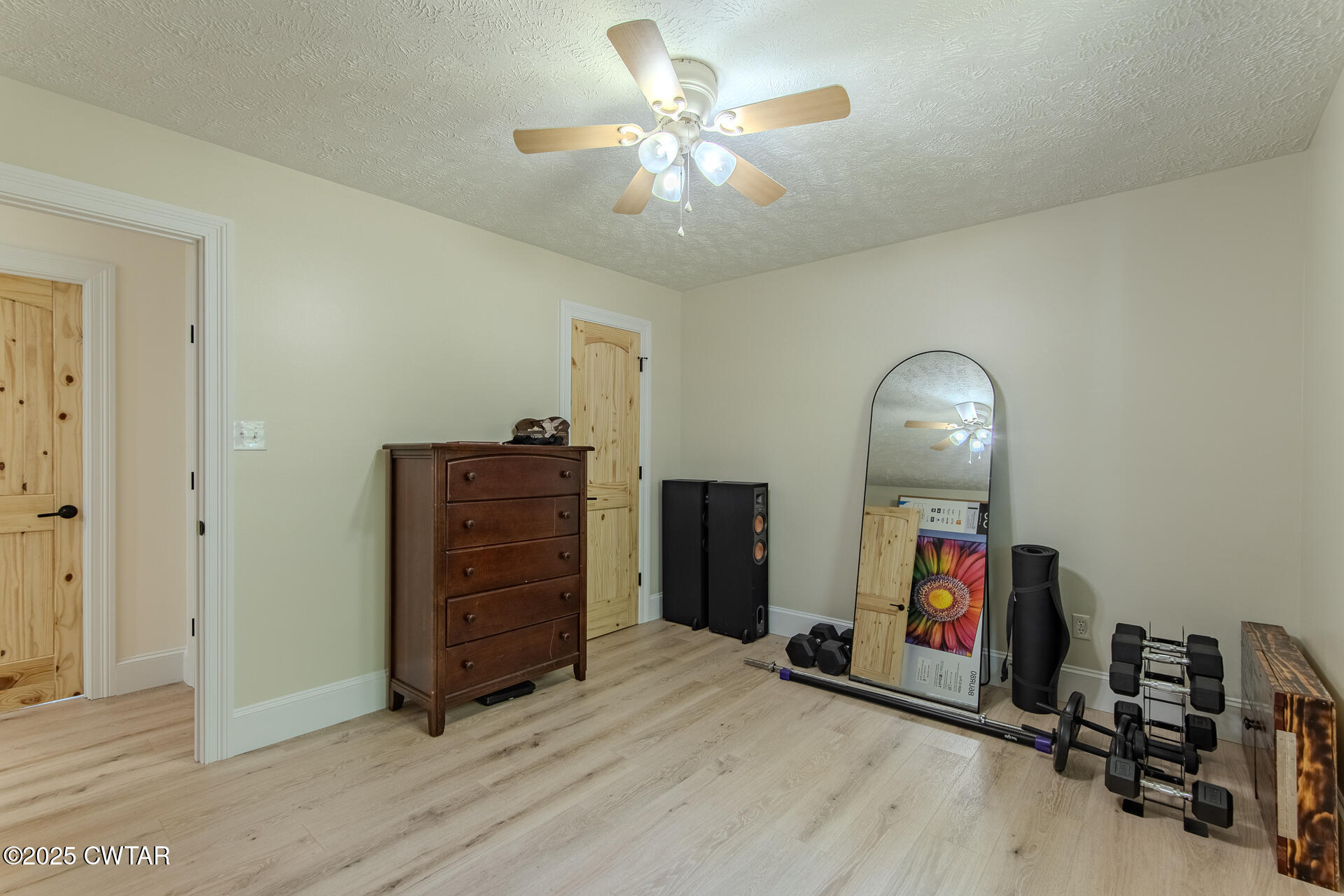 1000 Verles King Road Medon, TN 38356 - Photo 21 of 34 a view of a livingroom with furniture and a chandelier