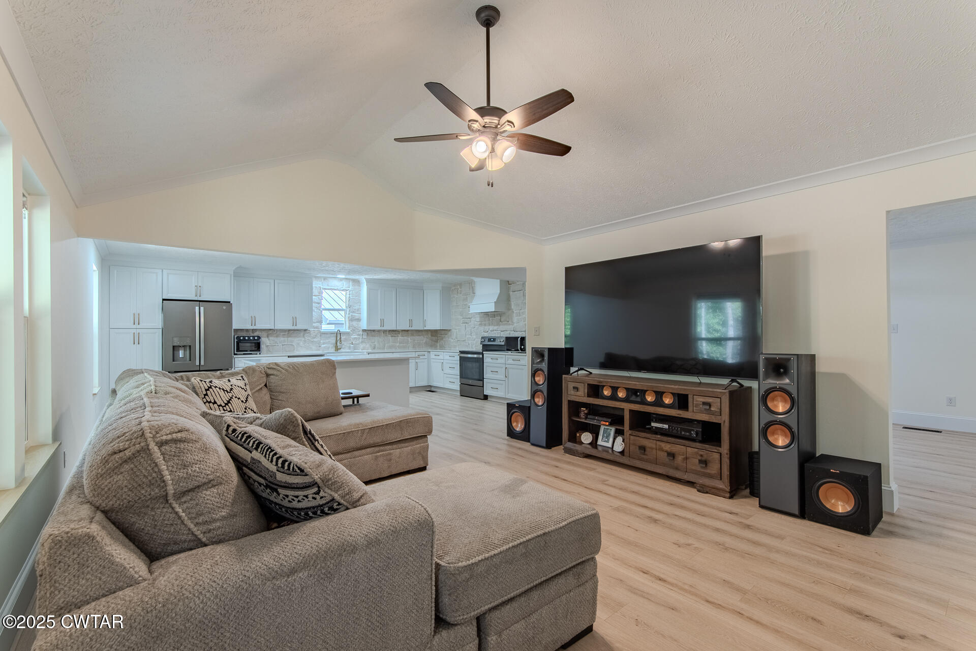 1000 Verles King Road Medon, TN 38356 - Photo 5 of 34 a living room with furniture and a flat screen tv