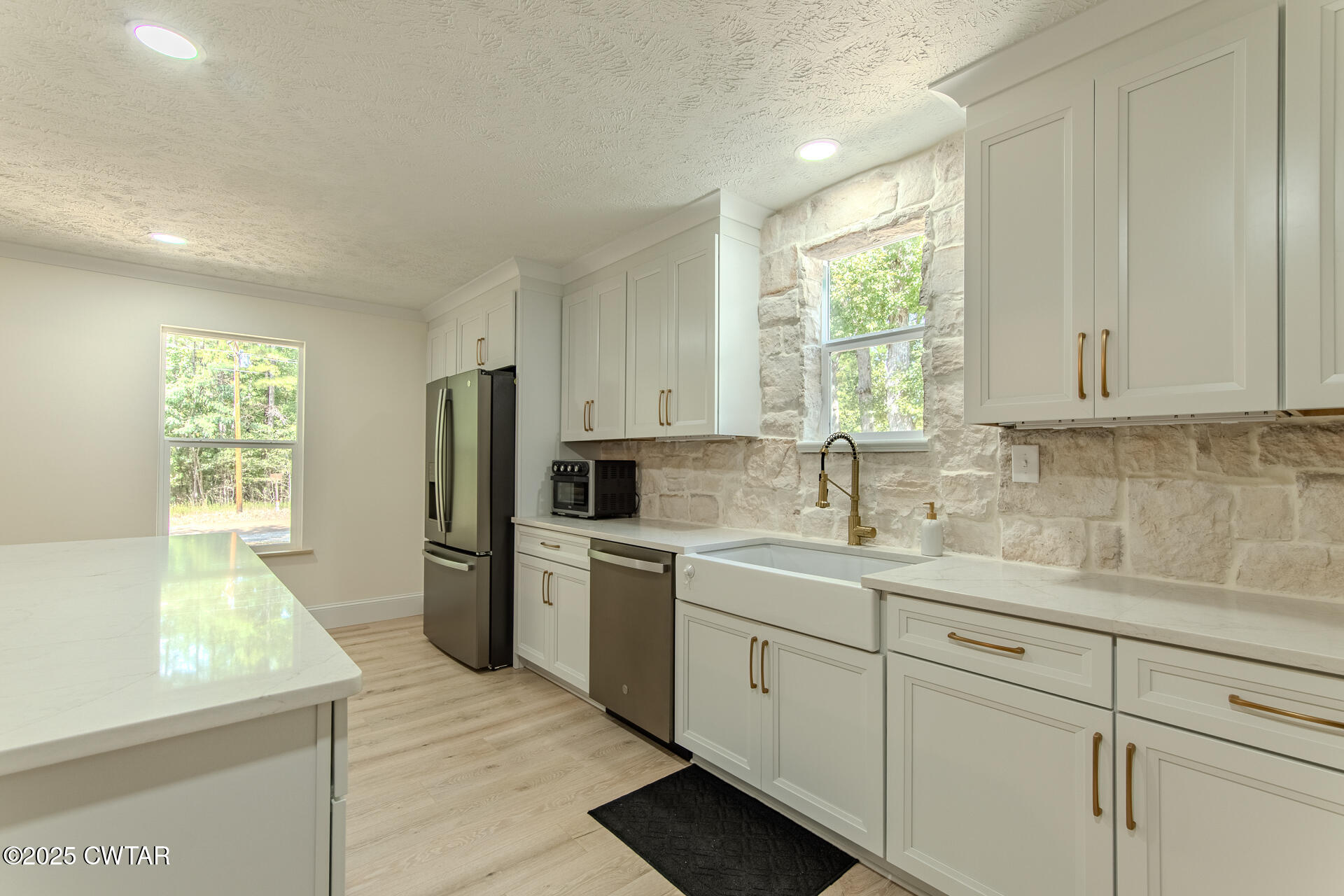 1000 Verles King Road Medon, TN 38356 - Photo 8 of 34 a kitchen with a sink window and refrigerator