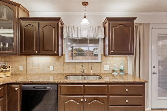 $449,900 | 1212 Thistle Park Drive, Robinson, TX 76706