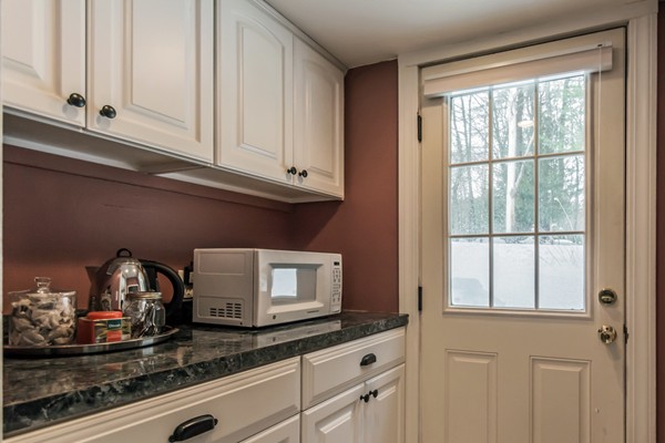 203 Jenkins Road Andover, MA 01810 - Photo 16 of 30 Gallery Image 16