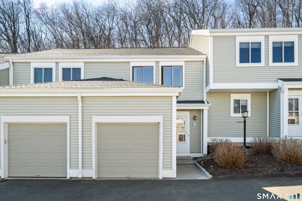 $379,000 | 28 Eagle Rock Hill, Unit 28, Bethel, CT 06801