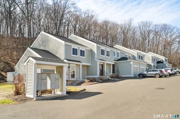 $379,000 | 28 Eagle Rock Hill, Unit 28, Bethel, CT 06801