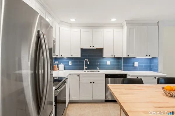 $379,000 | 28 Eagle Rock Hill, Unit 28, Bethel, CT 06801