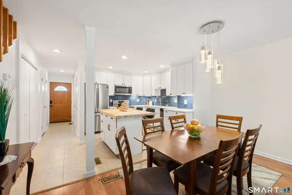 $379,000 | 28 Eagle Rock Hill, Unit 28, Bethel, CT 06801