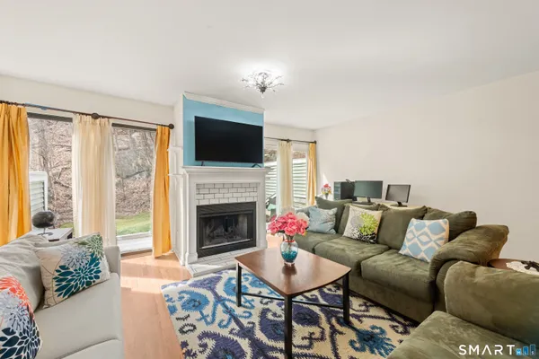 $379,000 | 28 Eagle Rock Hill, Unit 28, Bethel, CT 06801