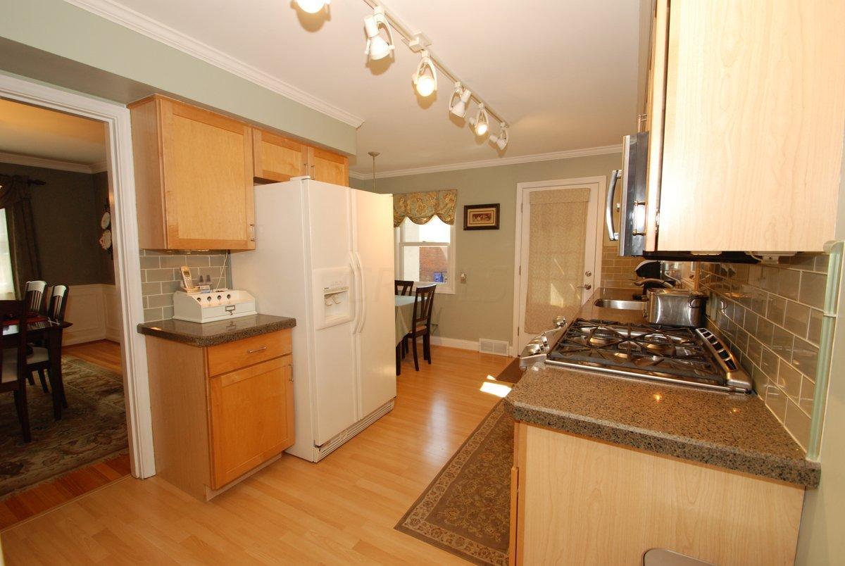 1553 Barrington Road Columbus, OH 43221 - Photo 12 of 37
