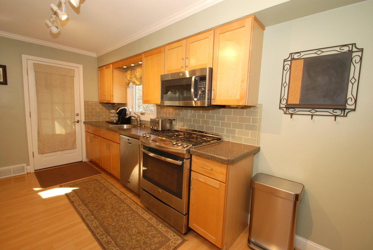 1553 Barrington Road Columbus, OH 43221 - Photo 13 of 37
