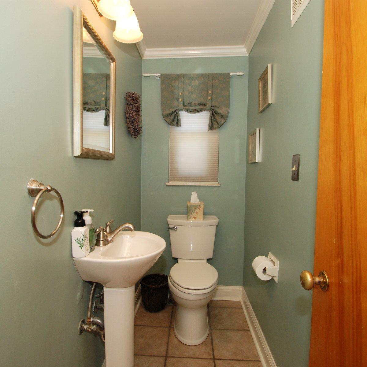 1553 Barrington Road Columbus, OH 43221 - Photo 16 of 37
