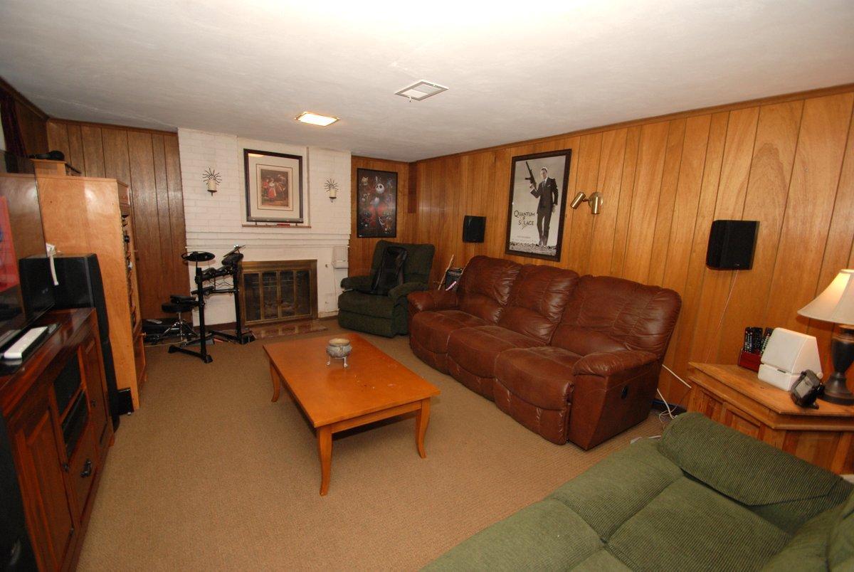 1553 Barrington Road Columbus, OH 43221 - Photo 17 of 37