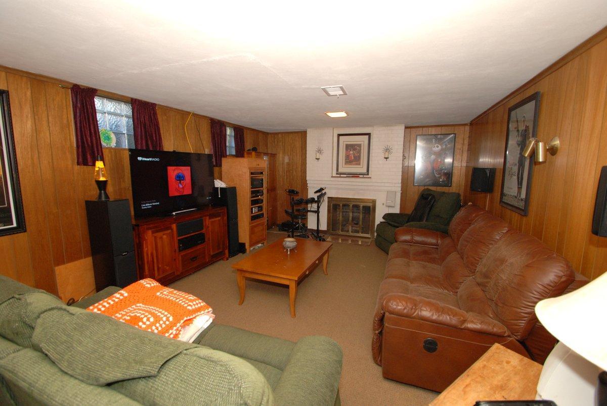 1553 Barrington Road Columbus, OH 43221 - Photo 18 of 37