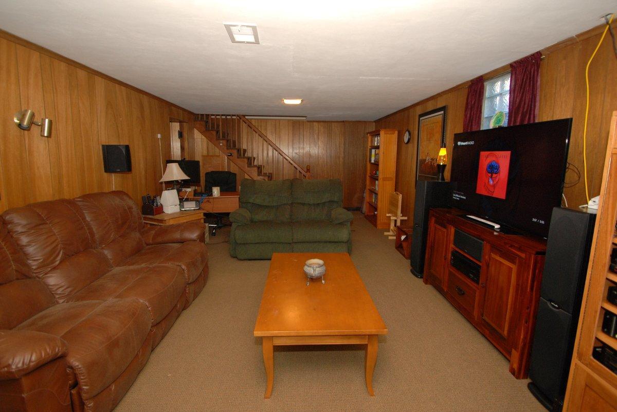 1553 Barrington Road Columbus, OH 43221 - Photo 20 of 37