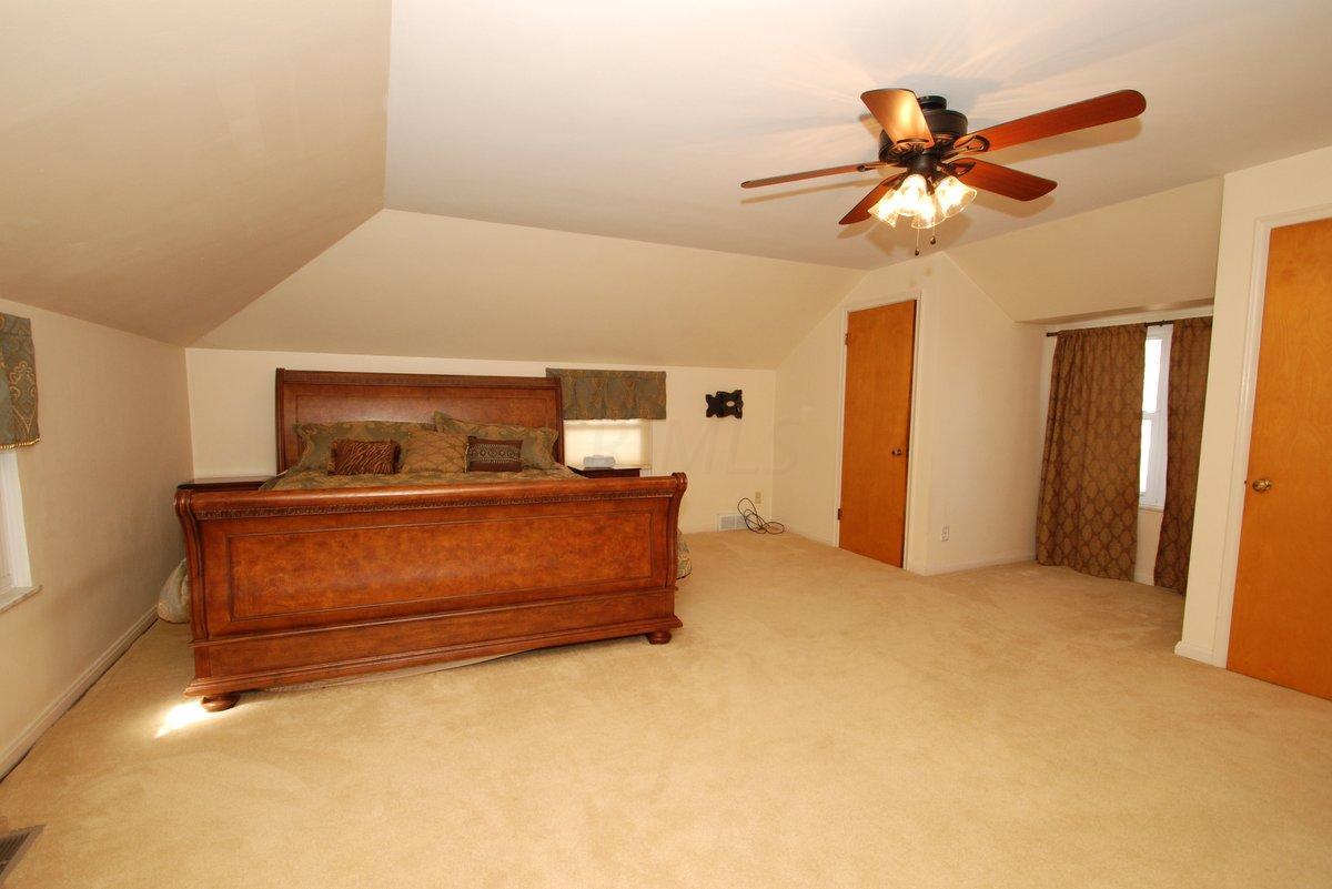 1553 Barrington Road Columbus, OH 43221 - Photo 22 of 37