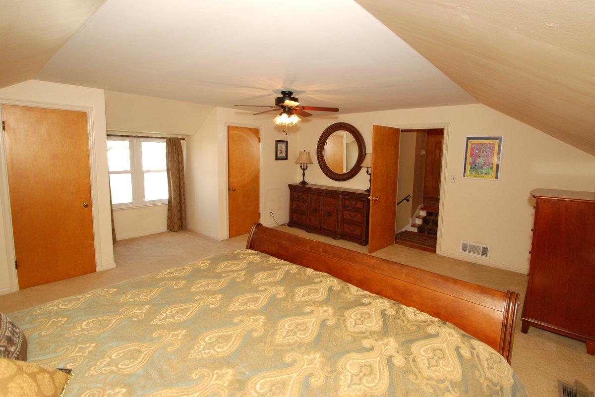 1553 Barrington Road Columbus, OH 43221 - Photo 23 of 37