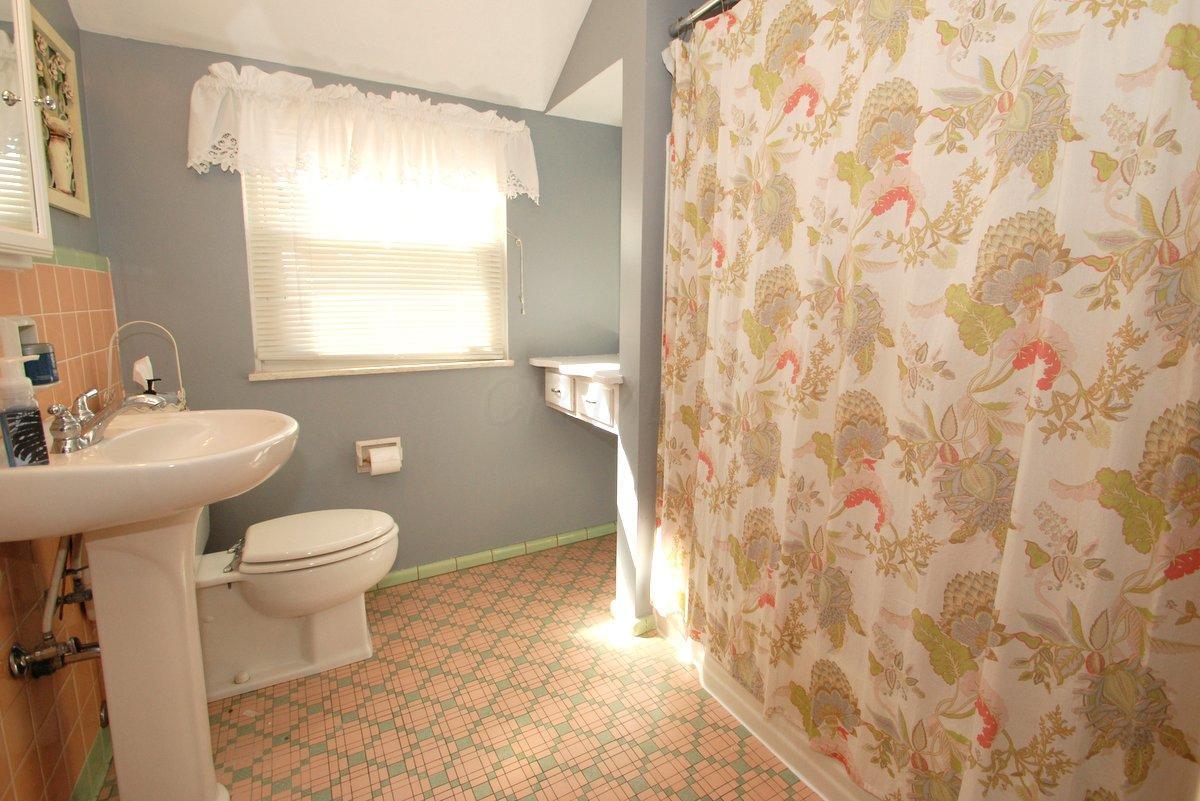 1553 Barrington Road Columbus, OH 43221 - Photo 27 of 37