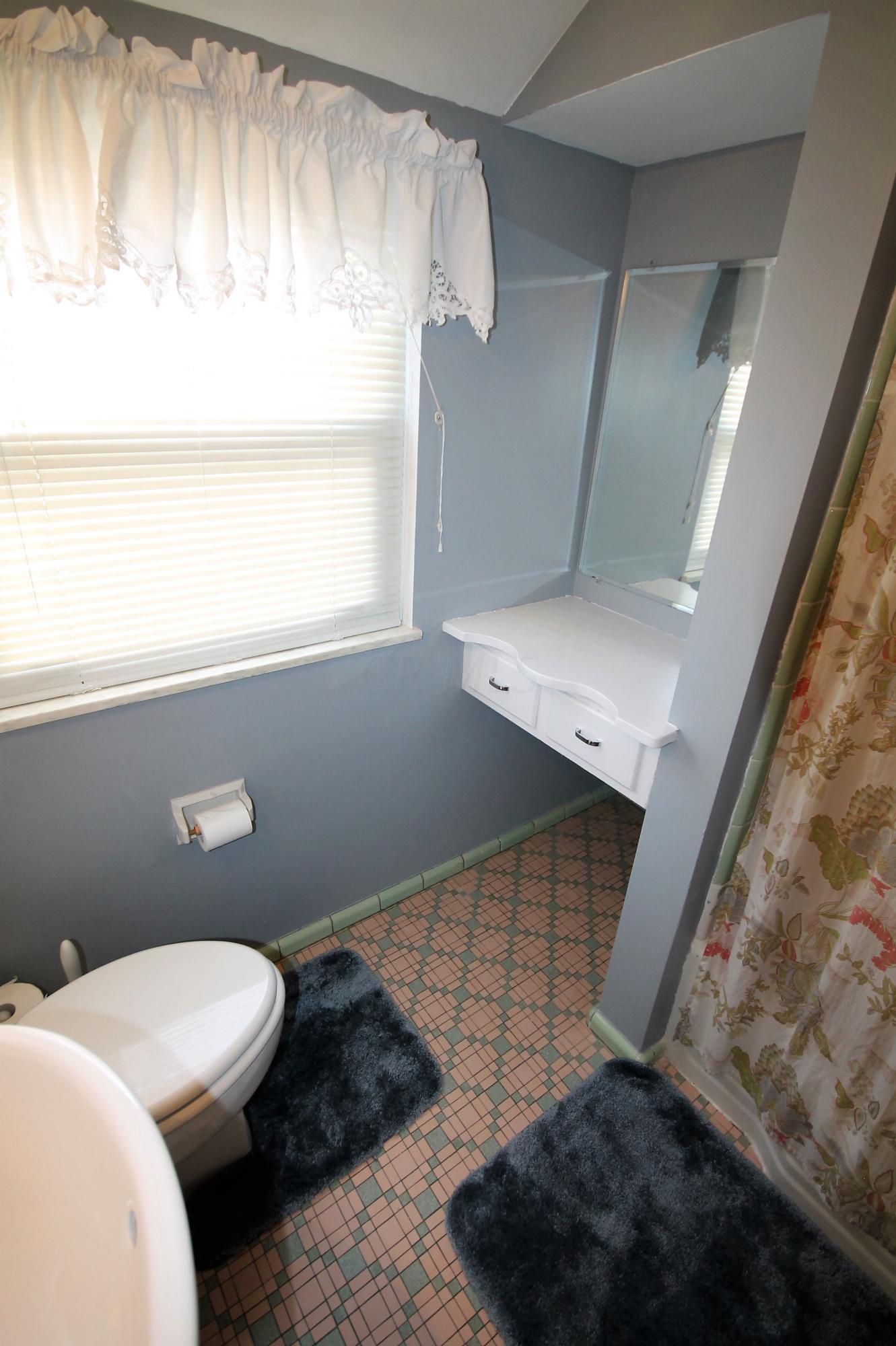 1553 Barrington Road Columbus, OH 43221 - Photo 28 of 37