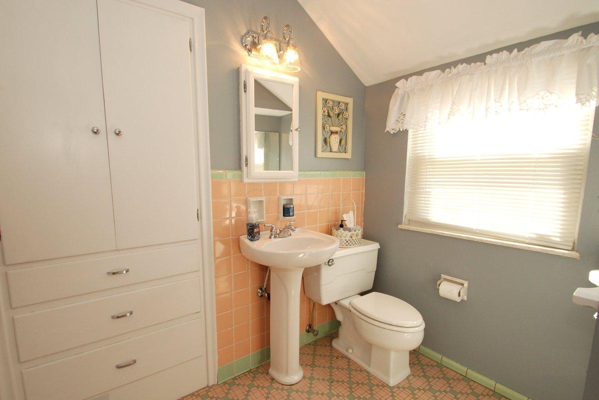 1553 Barrington Road Columbus, OH 43221 - Photo 29 of 37