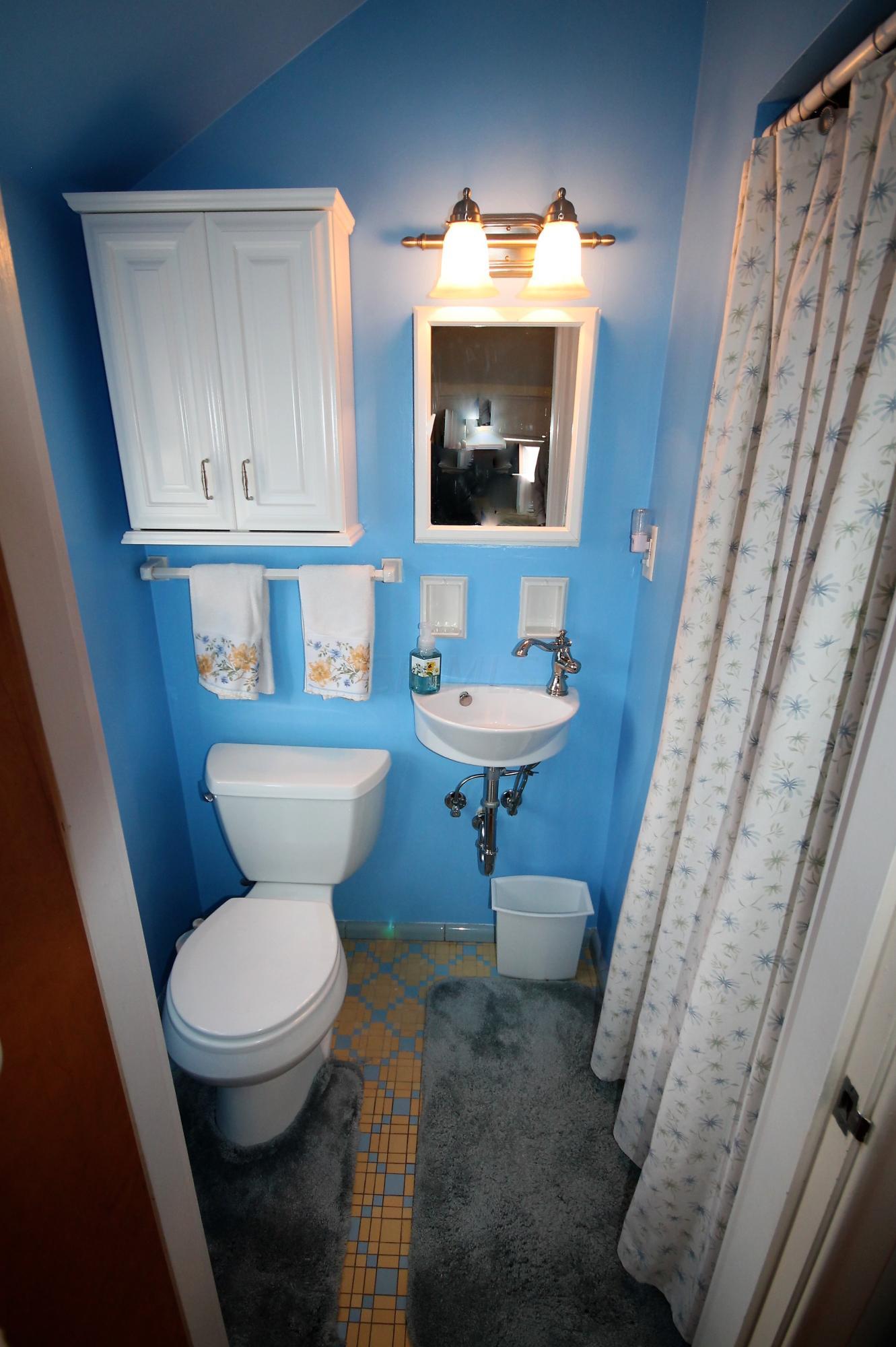 1553 Barrington Road Columbus, OH 43221 - Photo 32 of 37