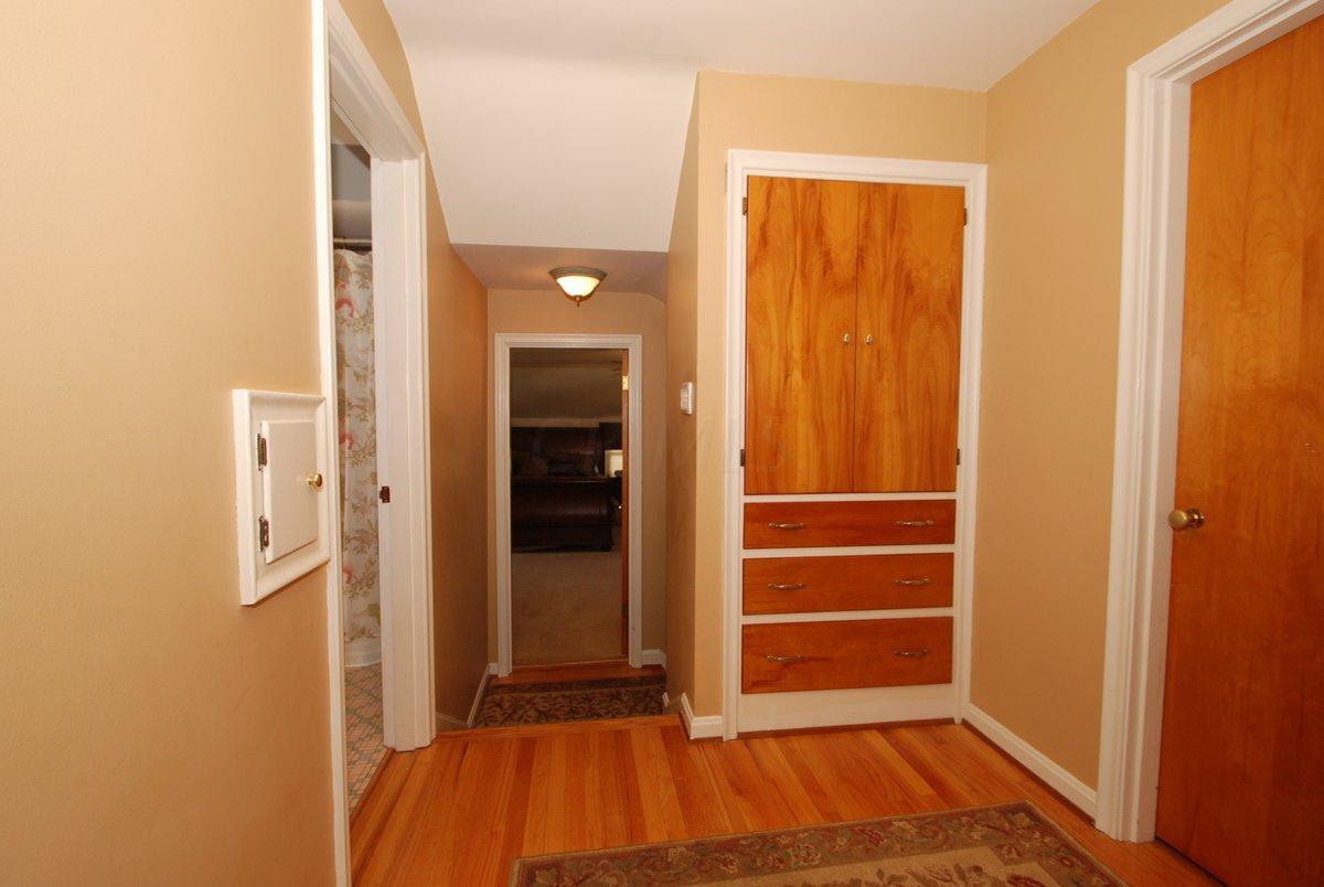 1553 Barrington Road Columbus, OH 43221 - Photo 35 of 37