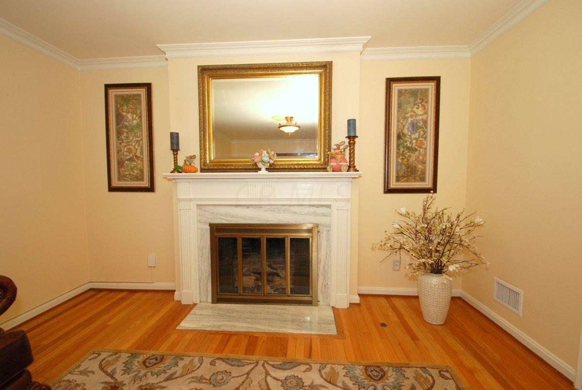 1553 Barrington Road Columbus, OH 43221 - Photo 5 of 37