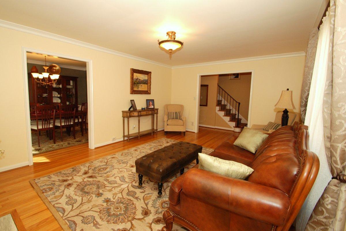 1553 Barrington Road Columbus, OH 43221 - Photo 7 of 37