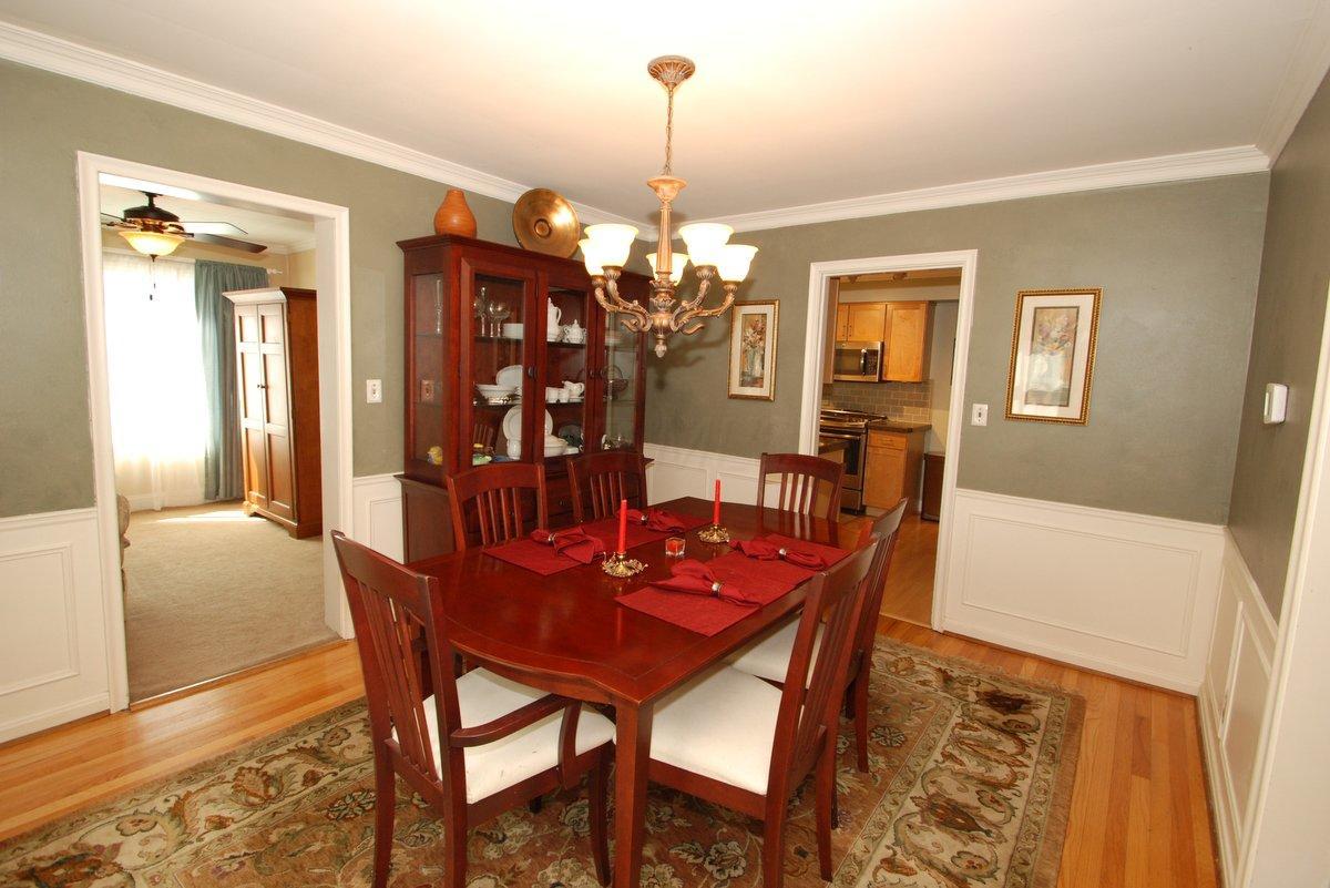 1553 Barrington Road Columbus, OH 43221 - Photo 8 of 37
