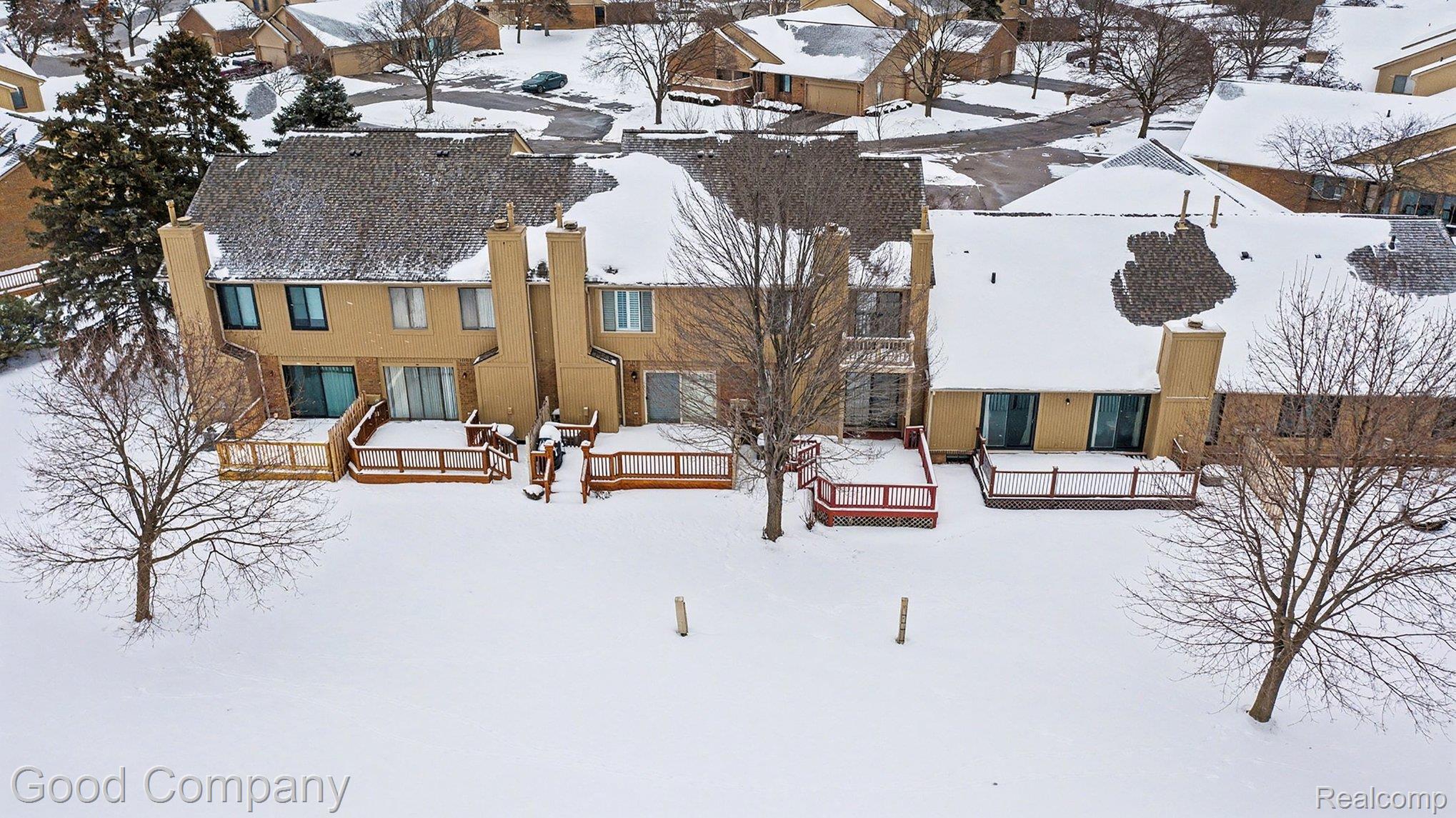 616 Tennyson Rochester, MI 48307 - Photo 15 of 20 Snowy aerial view with a residential view