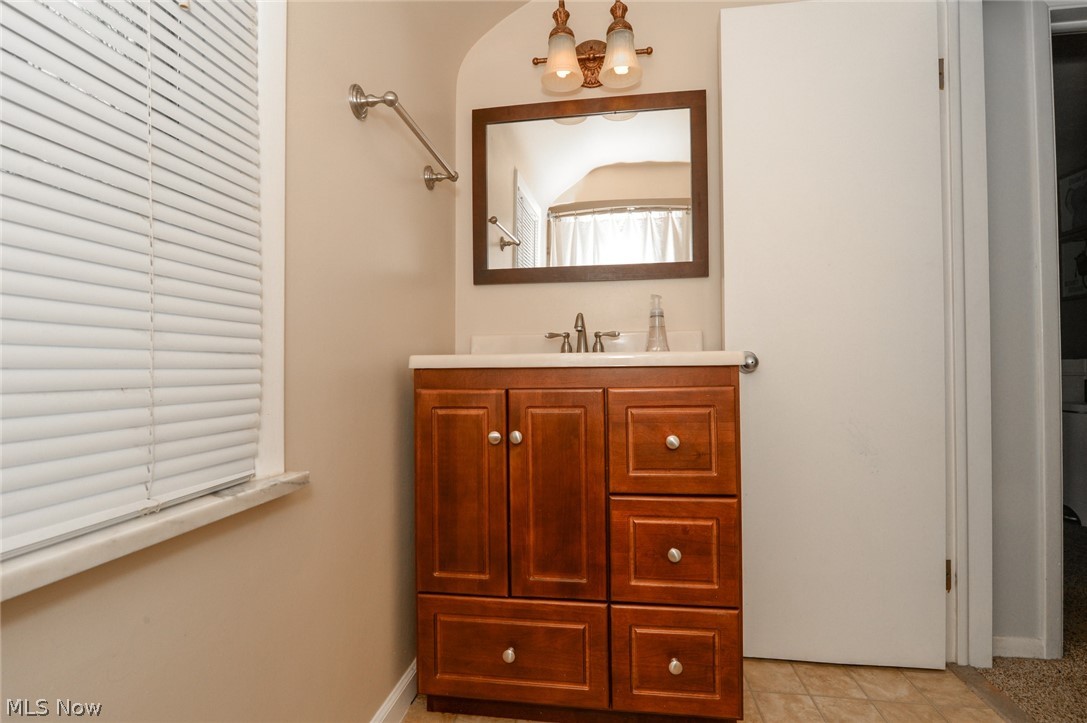 1304 Ford Road Lyndhurst, OH 44124 - Photo 15 of 29 1ST FULL BATH