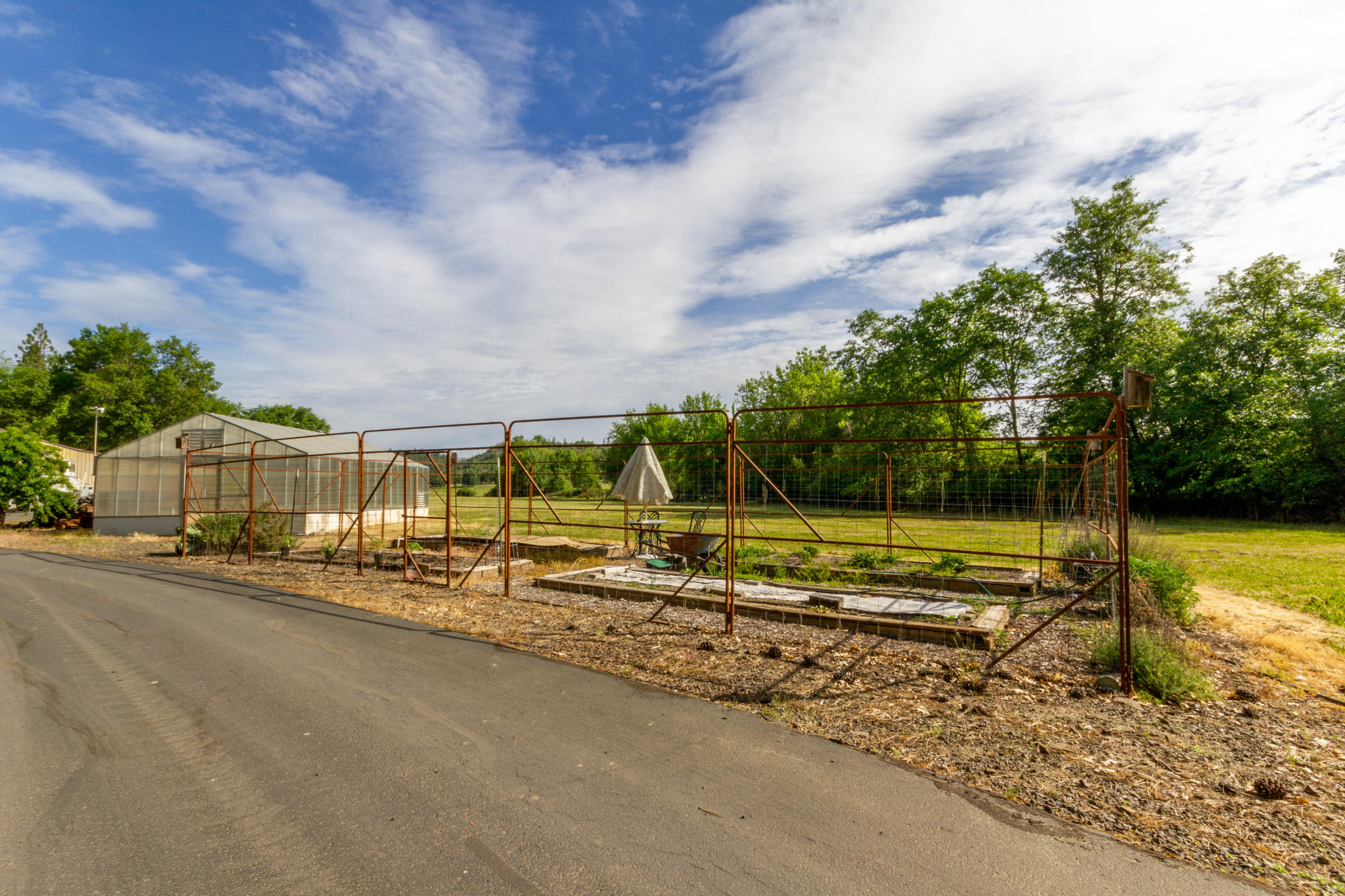 6166 Beagle Road White City, OR 97503 - Photo 9 of 47 Enclosed Garden area