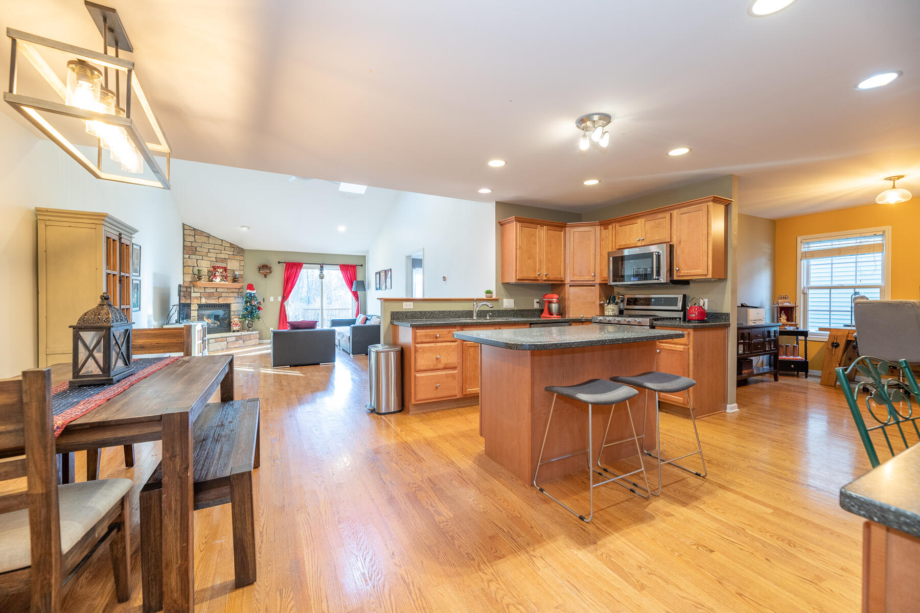 2536 Holiday House-6