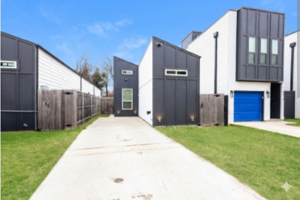 2216 Dyson Street Dallas, TX 75215 - Photo 1 of 13