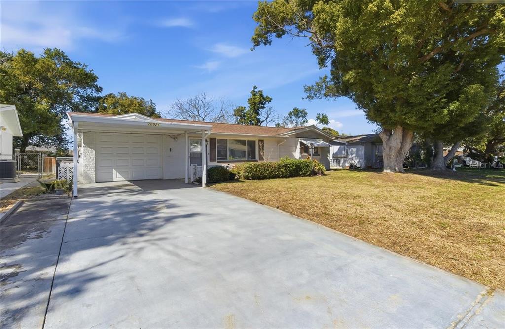 10921 Manchester Road Port Richey, FL 34668 - Photo 2 of 33