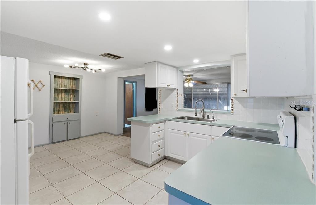 10921 Manchester Road Port Richey, FL 34668 - Photo 8 of 33