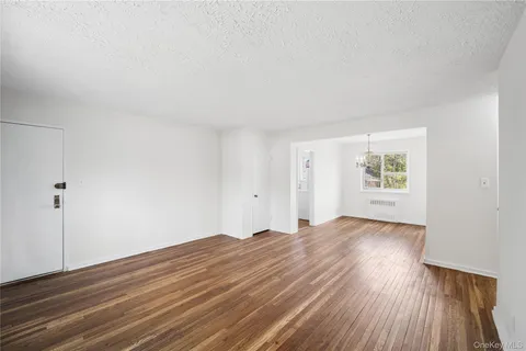 $275,000 | 220-04 Stronghurst Avenue, Unit LOWR | Bellerose