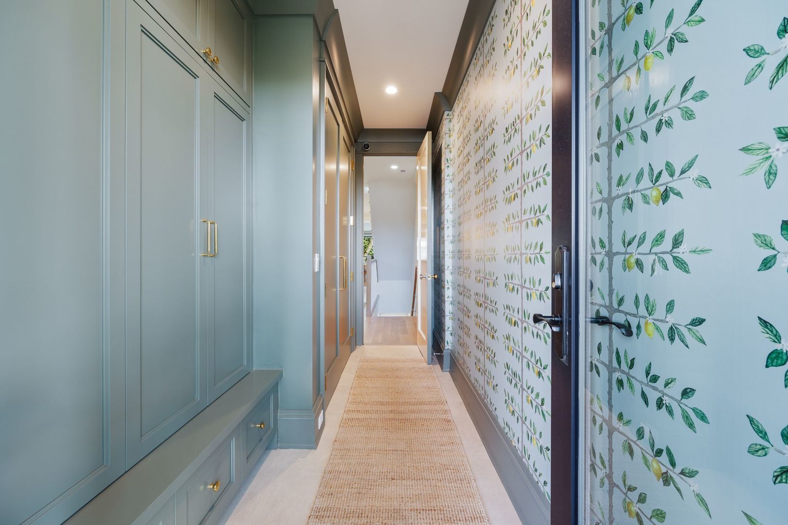 2034 North Mohawk Street, Unit 3 Chicago, IL 60614 - Photo 22 of 46 a view of a bathroom